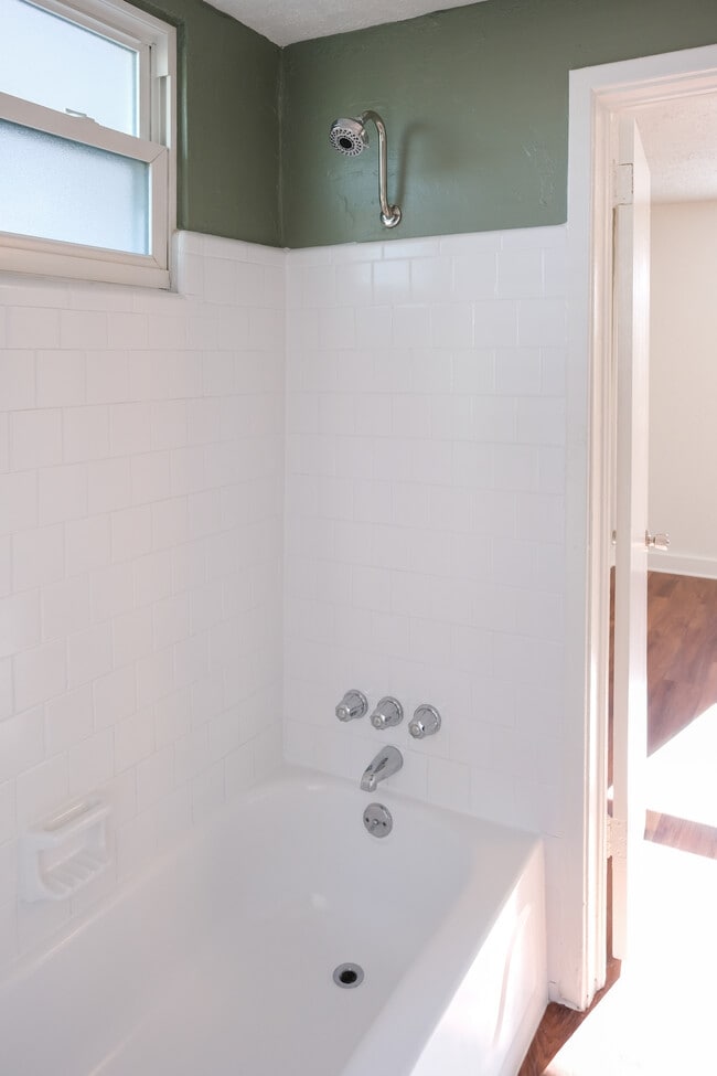 2br/1ba model