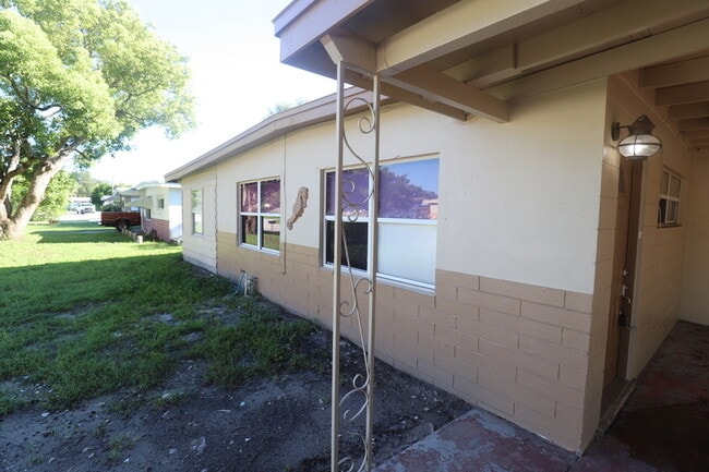 Building Photo - 4124 Flamingo Dr