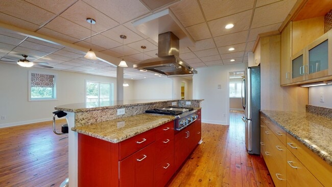 Building Photo - 236 Chatham St