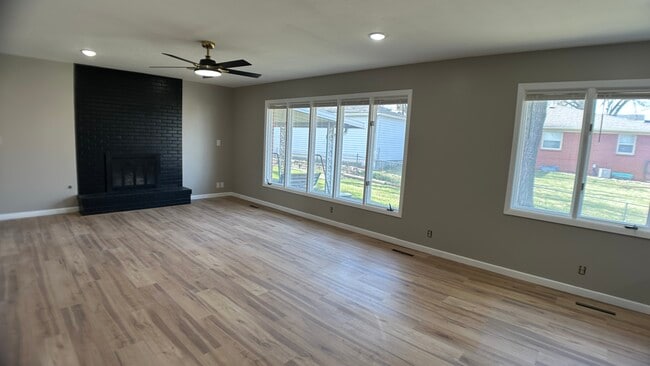 Photo - 205 Lakewood Dr