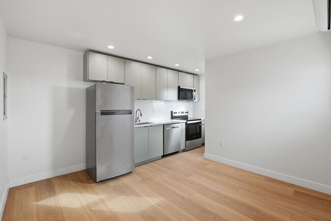 Photo - 2735 Broadway-3 Unit 3