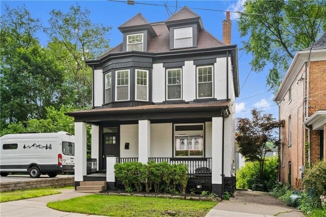 Photo - 220 Dewey St