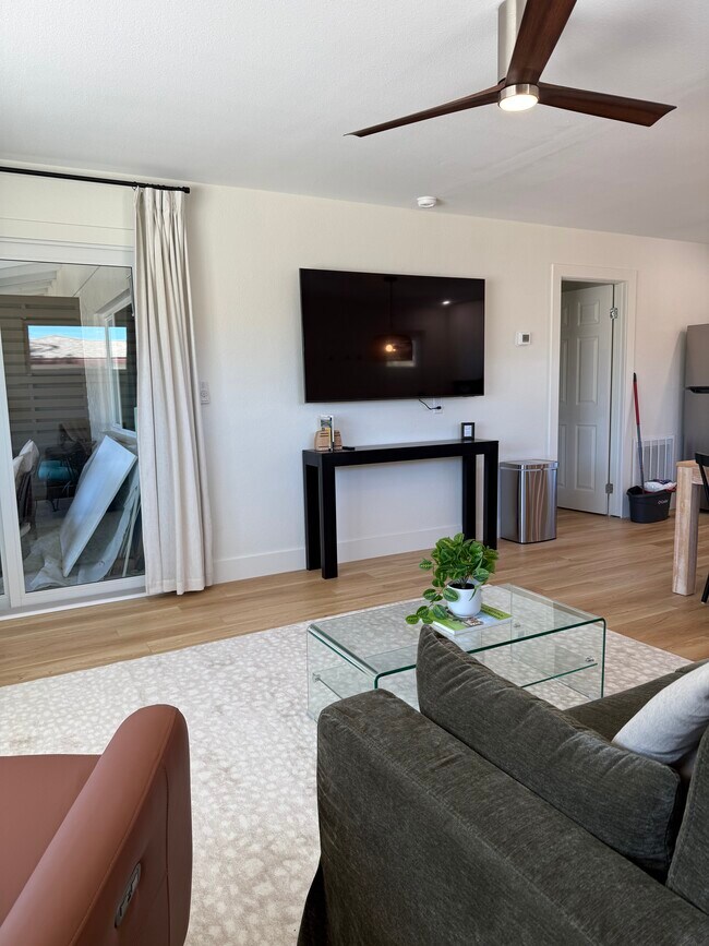 Photo - 906 Harbor Dr S