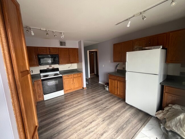 Photo - 1452 Carol Ct Unit Carol Ct 2B