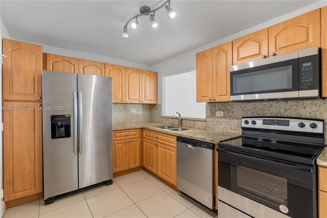 Photo - 7135 Collins Ave Unit 613
