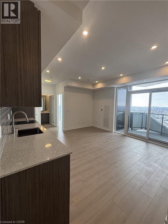 Photo - 25 Wellington St S Unité 3003