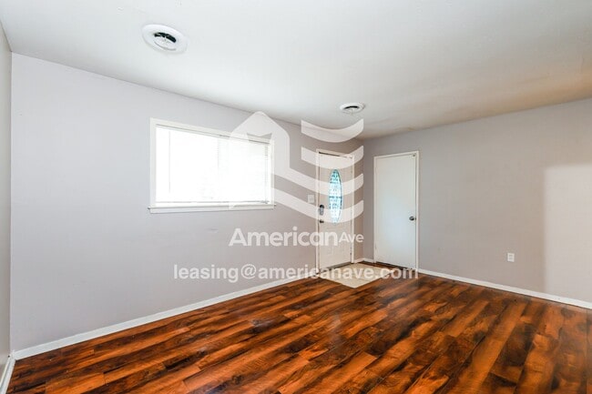 Photo - 408 Queen Marie Ln
