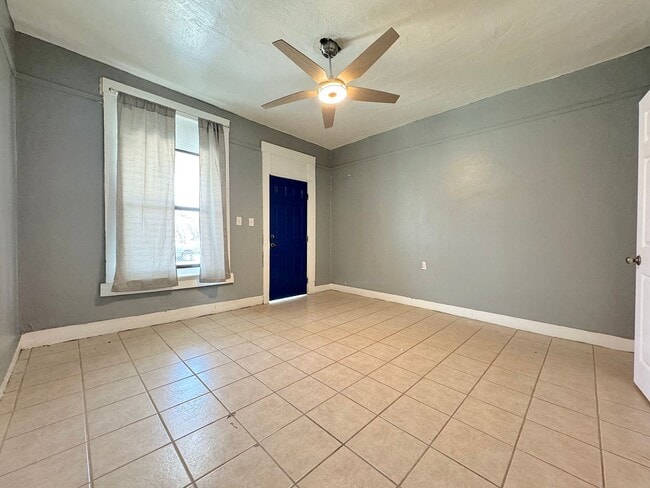 Photo - 3906 Tularosa Ave Unit B