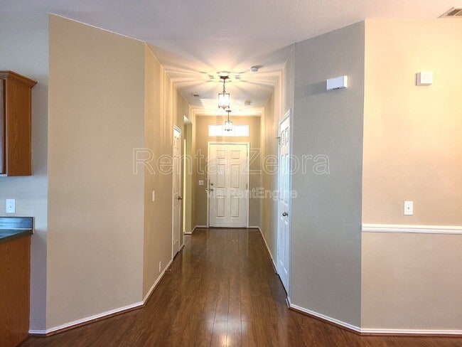 Building Photo - 8612 Orleans Ln