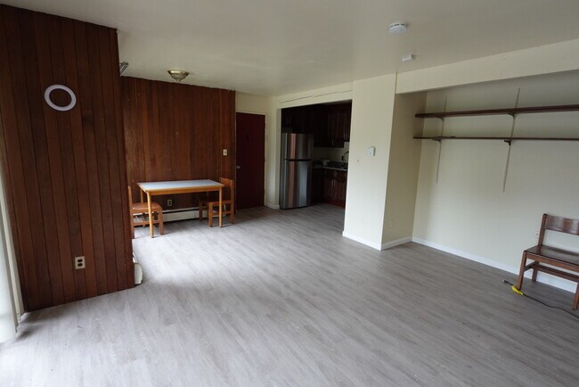 Photo - 832 Packard St