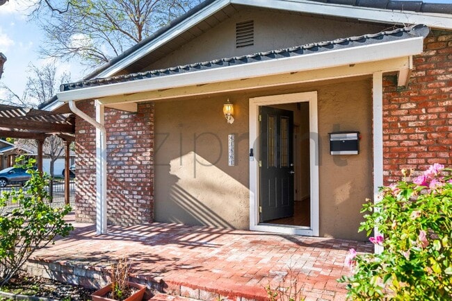 Photo - 41861 Maywood St