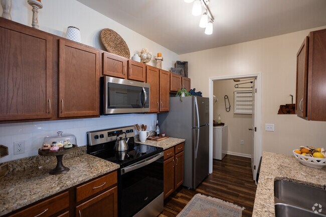 2BR, 2BA - 1,047SF - Kitchen