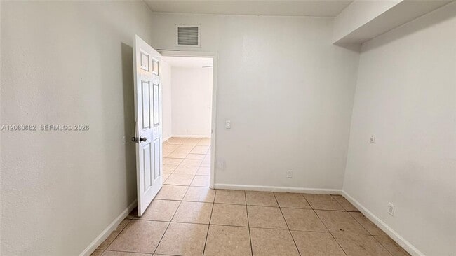 640 SW 9th Ct Unit 02