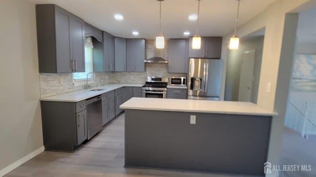 Photo - 125 Merchants Ave