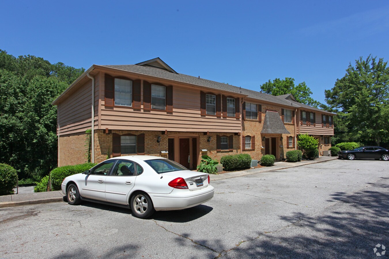 Photo - Diane Apartments