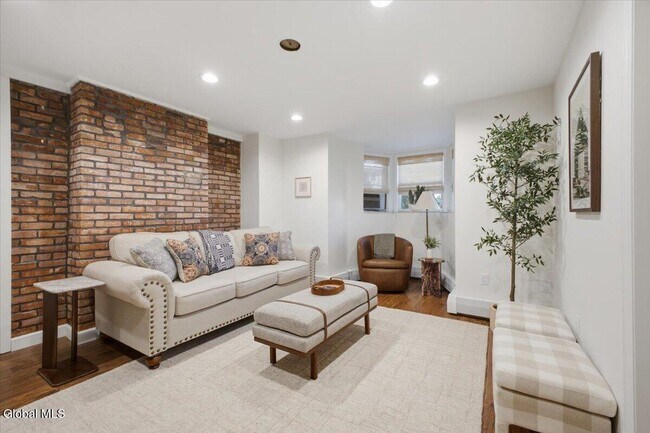 2 Madison Ave Unit 1
