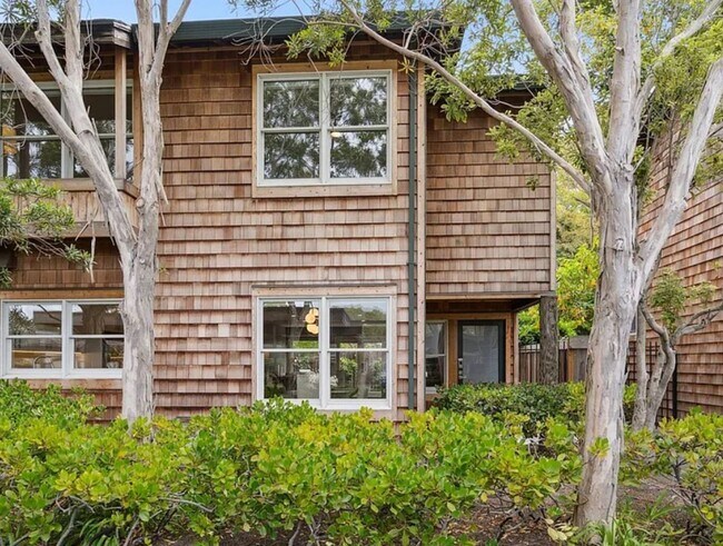 Photo - 641 Centre Ct