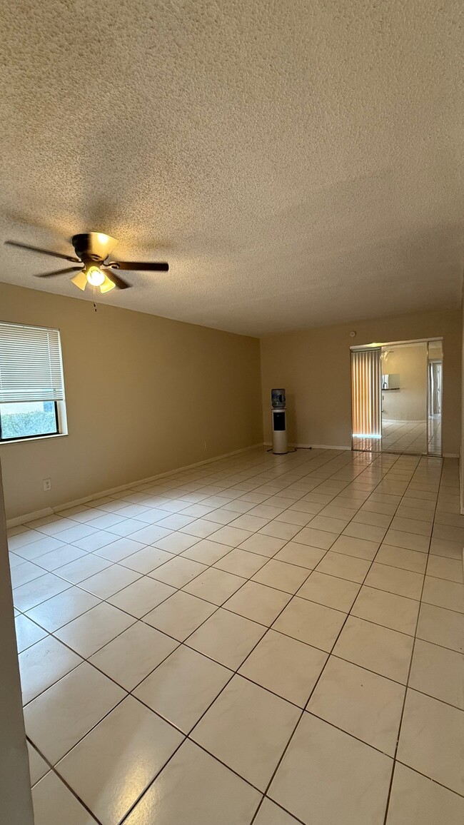 Photo - 8011 Southgate Blvd Unidad L1