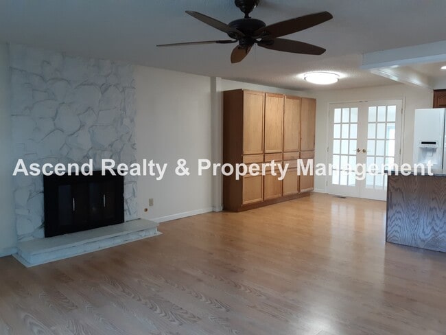 Photo - Price Reduced Again & *Move In Special* 4 ...