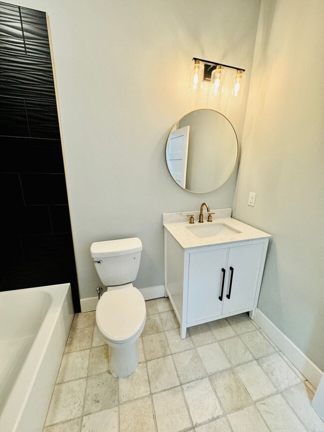 Photo - 1105 E 38th St