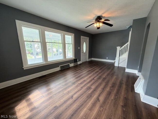 Photo - 1467 Beardsley St