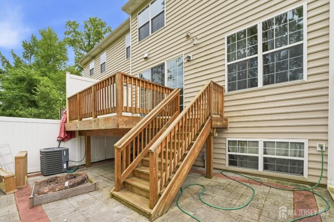 Photo - 105 Pearce Ln