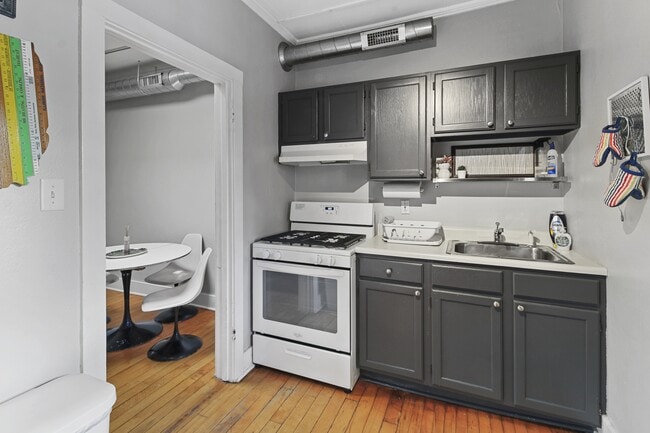 Photo - 415 1/2 N Neil St