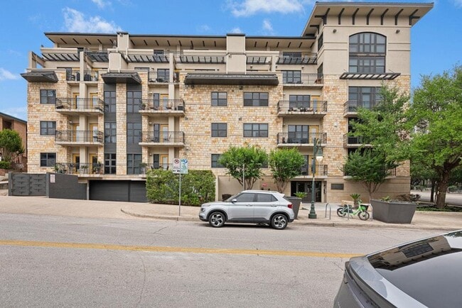 Building Photo - 1812 West Ave Unit 200