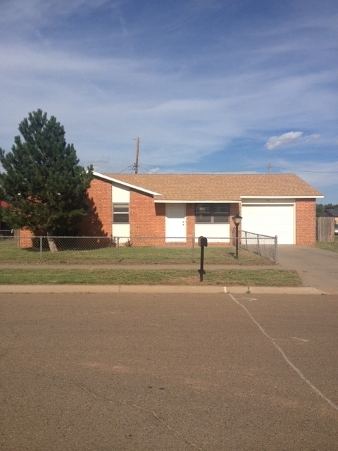 Photo - Near Hospital and Sandia Elementary Pets Allowed