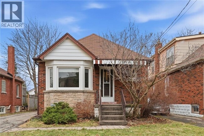 Photo - 105 Longwood Rd N