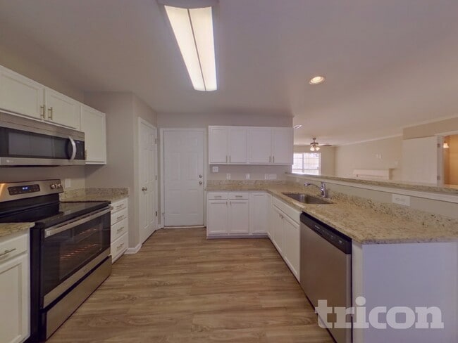 Photo - 6503 Sunman Rd