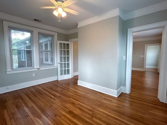 Photo - 505 E 51st St Unit Apt B (Upper)