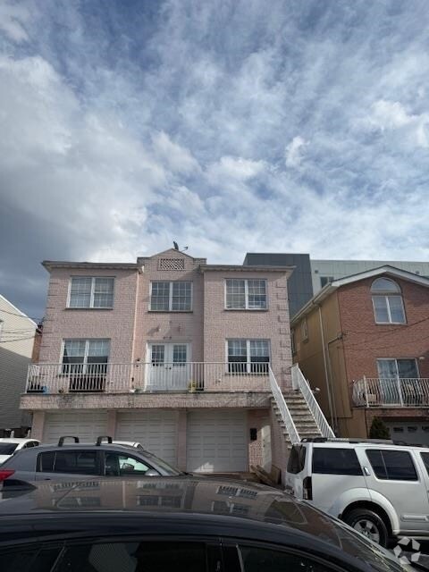 Building Photo - 6716 Bergenwood Ave Rental