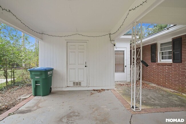 Photo - 2644 Pineland Ave