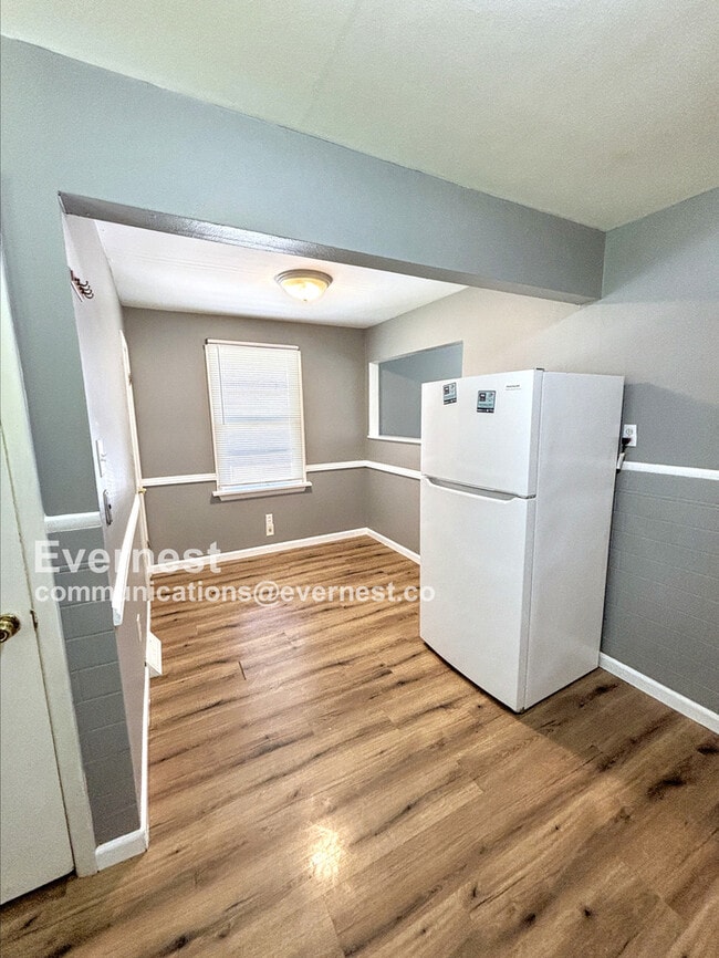 Photo - 1142 Maple Ave