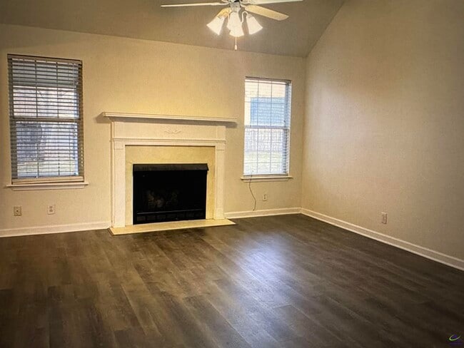 Photo - 103 Prowler Pl
