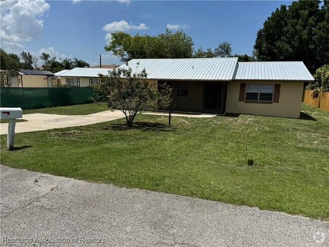 Building Photo - 1834 Koy Dr Rental