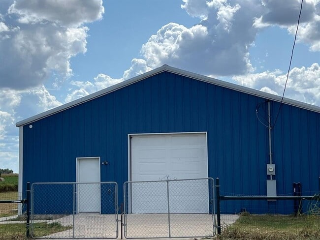 Building Photo - 2000 Co Rd 453