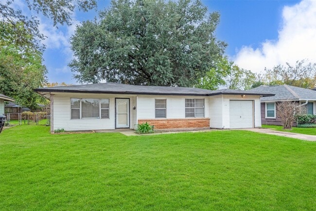 Building Photo - 6114 Doulton Dr Rental
