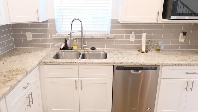 Photo - 7245 Conley St