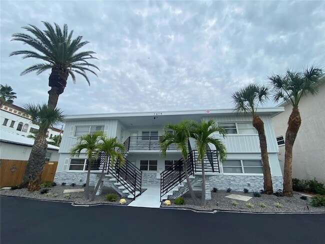 Building Photo - 3675 Gulf Blvd Unit 4 Rental