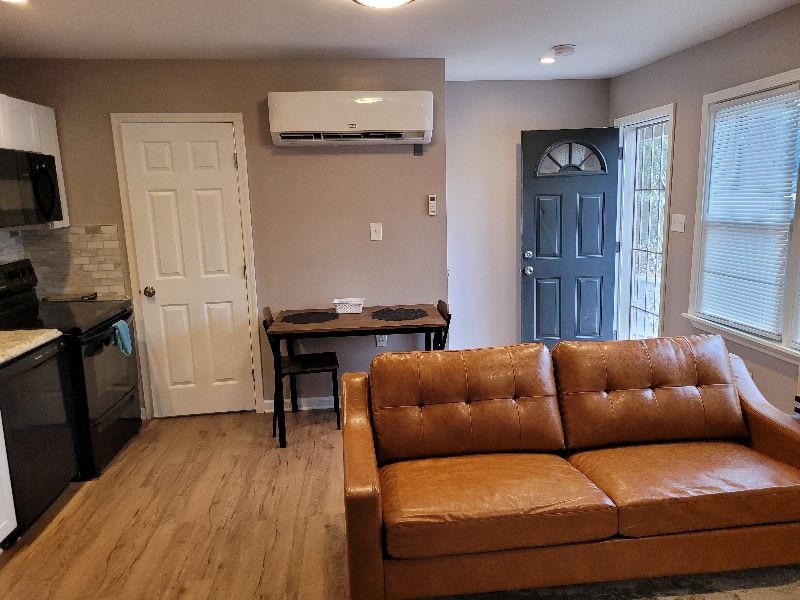 Photo - 2556 Cascade Rd SW (Atlanta, GA)