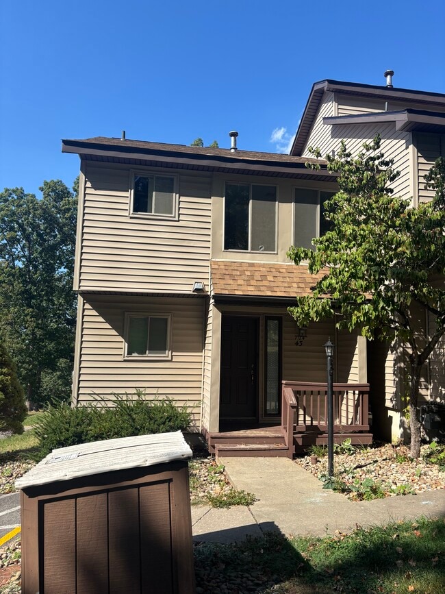 Building Photo - 704 White Tail Way