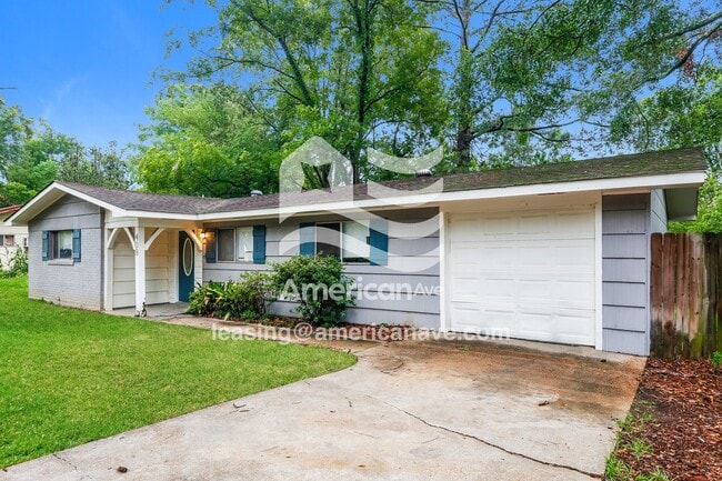 Photo - 408 Queen Marie Ln