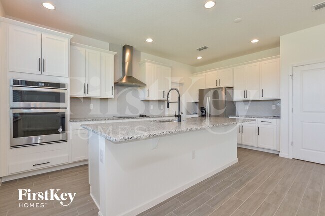 Photo - 611 Avila Pl