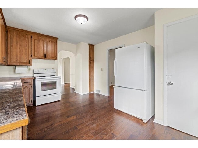 Photo - 120 2nd St N