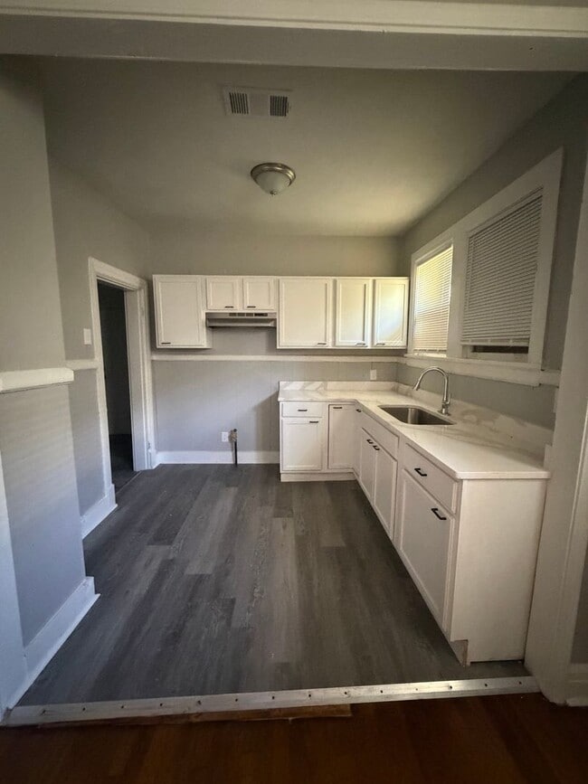 609-611 Mallory