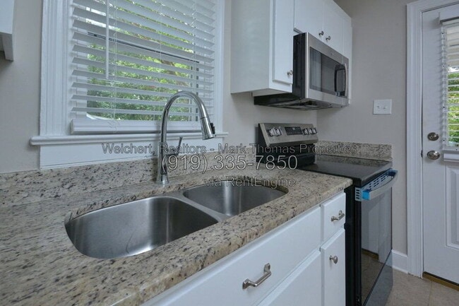 Photo - 2405 Albany St