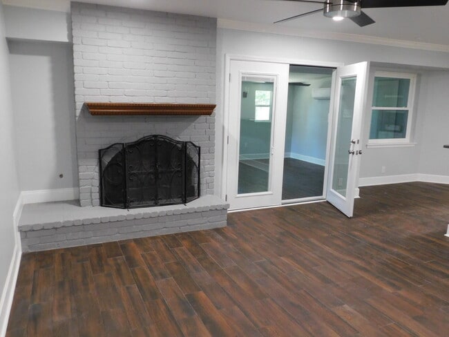 Photo - Three Bed/Two Both Home with Great Parking off Wurzbach and Vance Jackson.