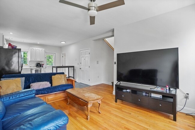 Building Photo - 140 D St Unit 2 Rental